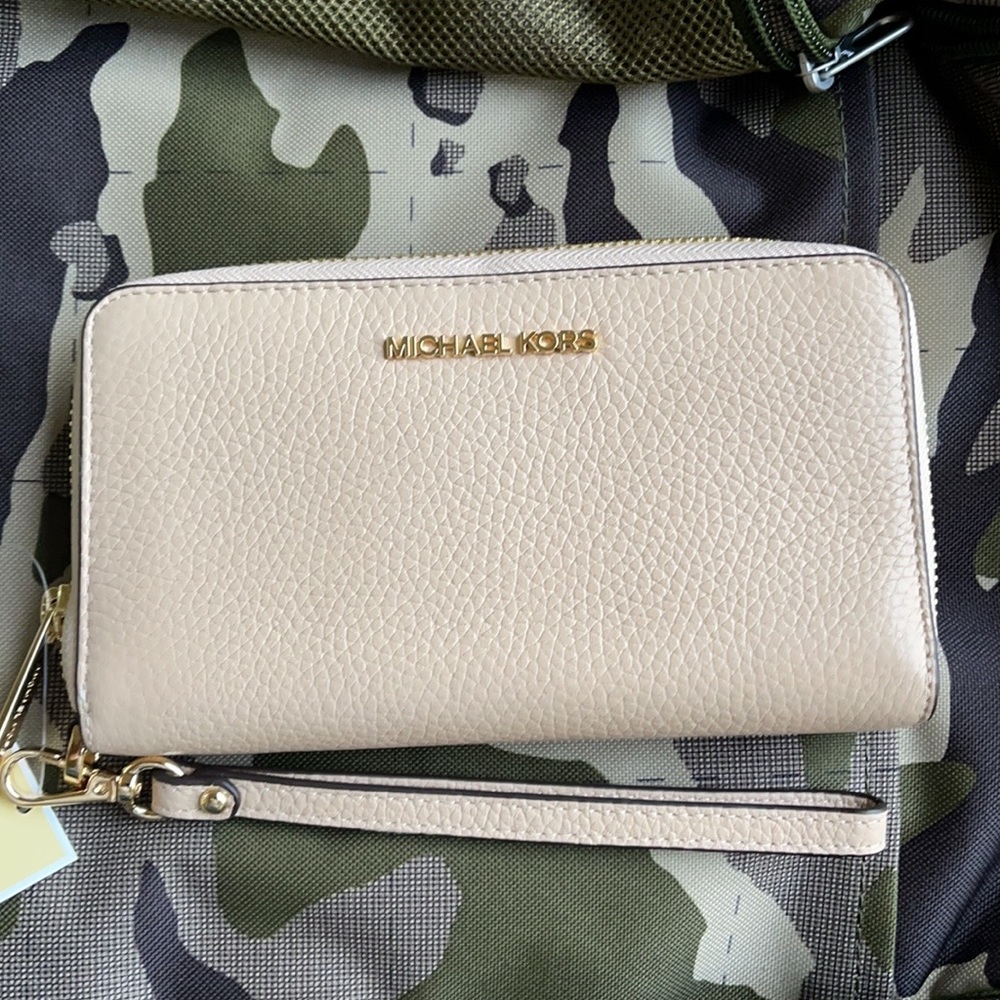 Michael Kors Jet Set Travel Lg Flat Multifunctional Phone Case-Wristlet-Wallet